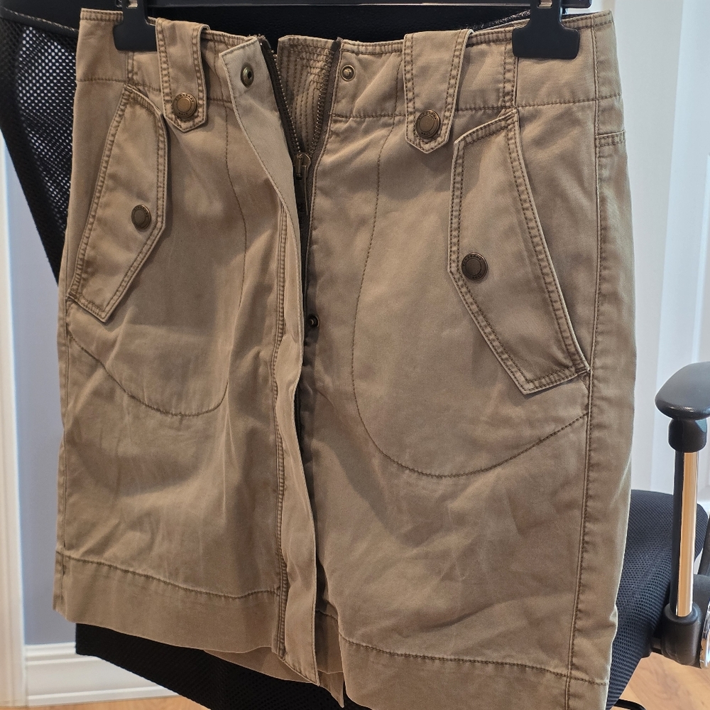 Burberry Beige Skirt with Red Accents